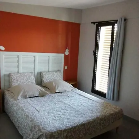 Jolie Pavillon Avec Jardin Prive