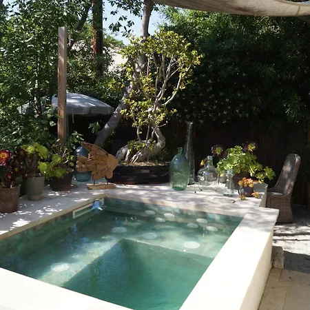 Jolie Pavillon Avec Jardin Prive *